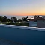 Апартаменты Megat Seaview And Seaside